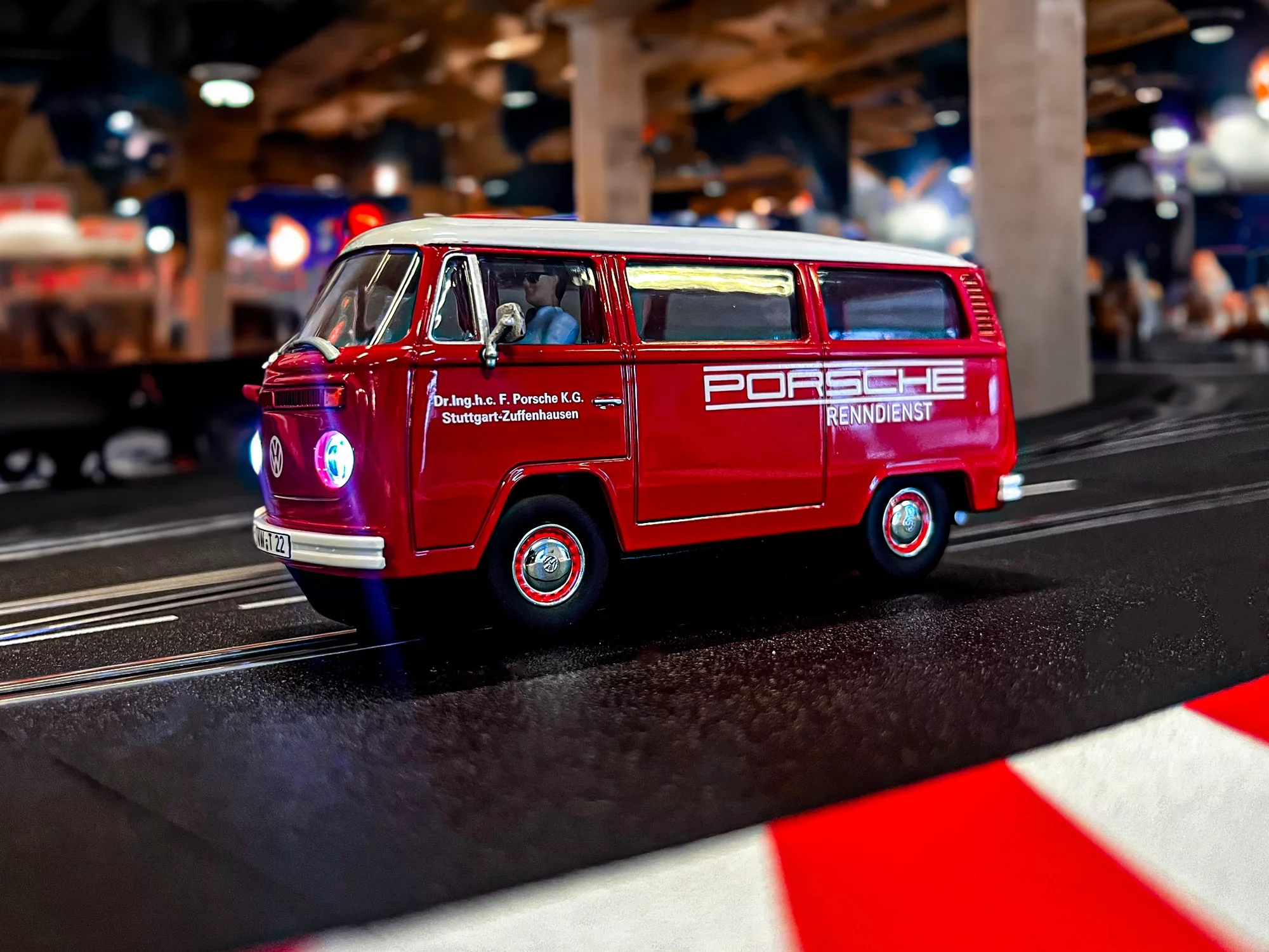 VW Bus T2b "Porsche Renndienst" - Image 2