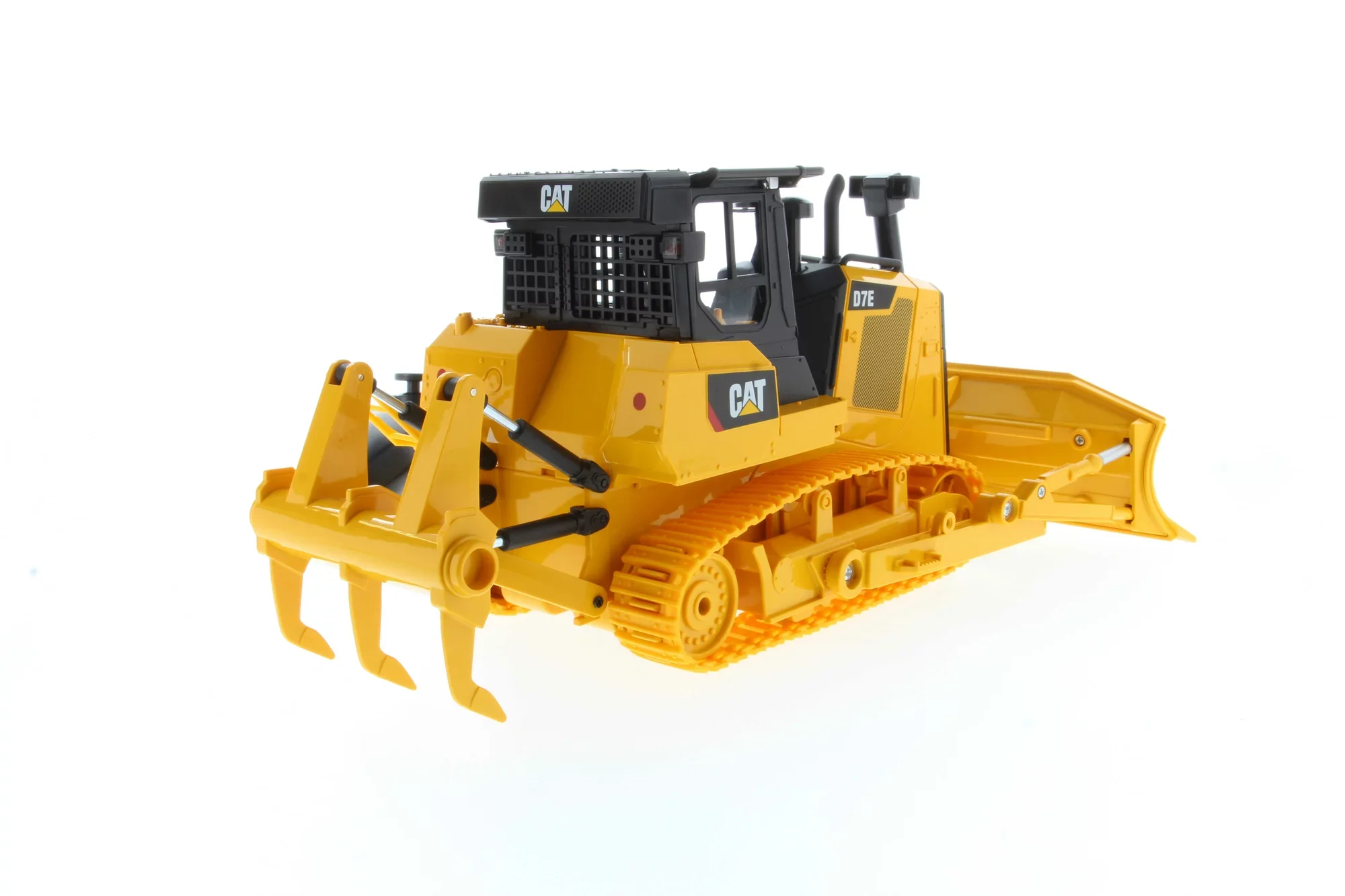 1:24 RC Cat® AT D7E Track Type Tractor - Image 5