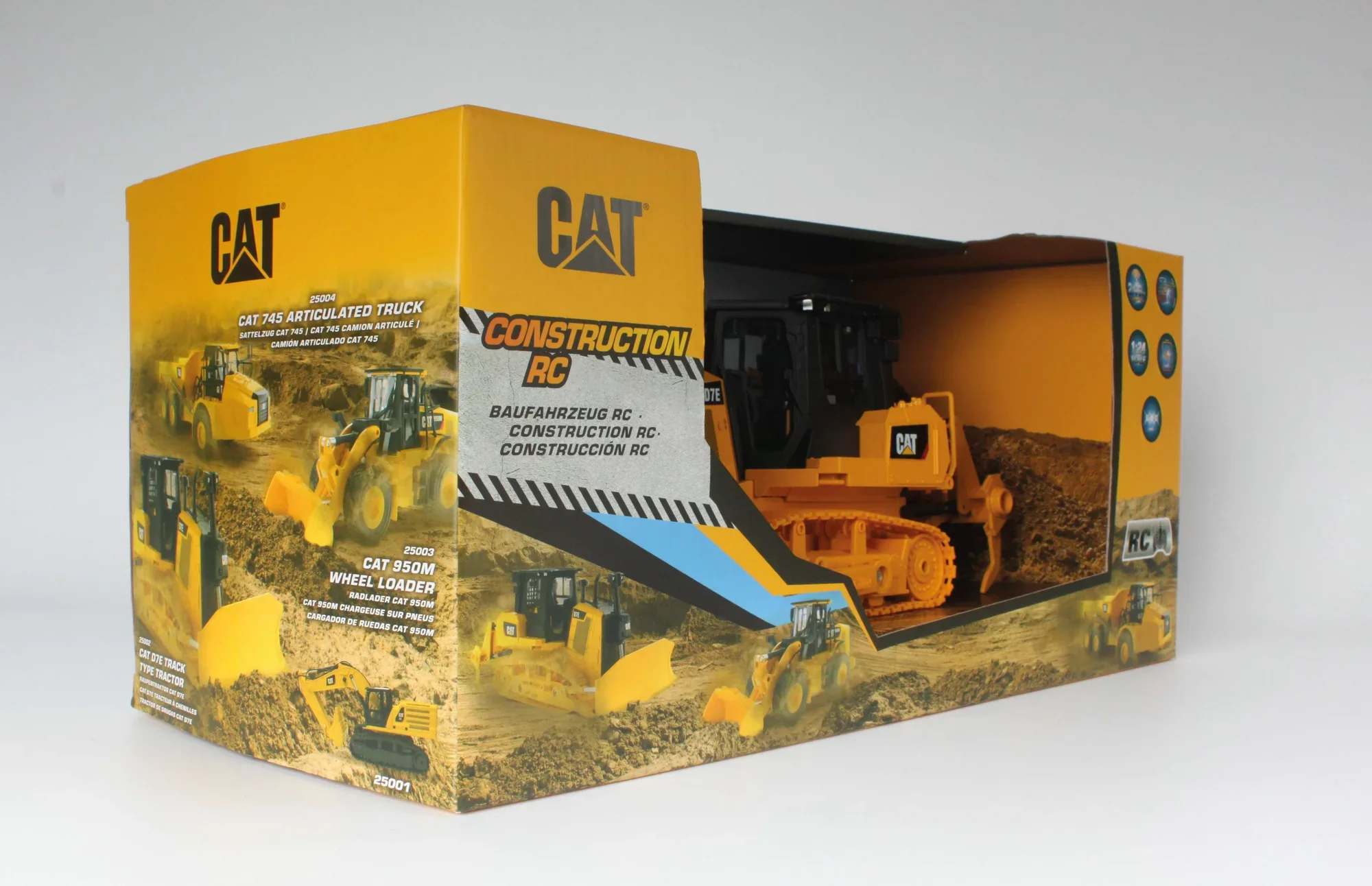 1:24 RC Cat® AT D7E Track Type Tractor - Image 8